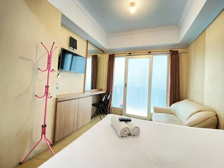 Бандунг: Best Location Studio At Grand Asia Afrika Apartment