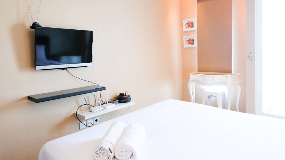 Сурабая: Tidy And Compact Studio At Orchard Supermall Mansion Apartment Surabaya