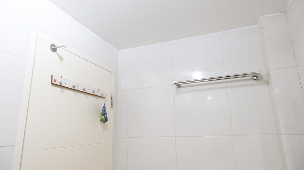 Сурабая: Tidy And Compact Studio At Orchard Supermall Mansion Apartment Surabaya