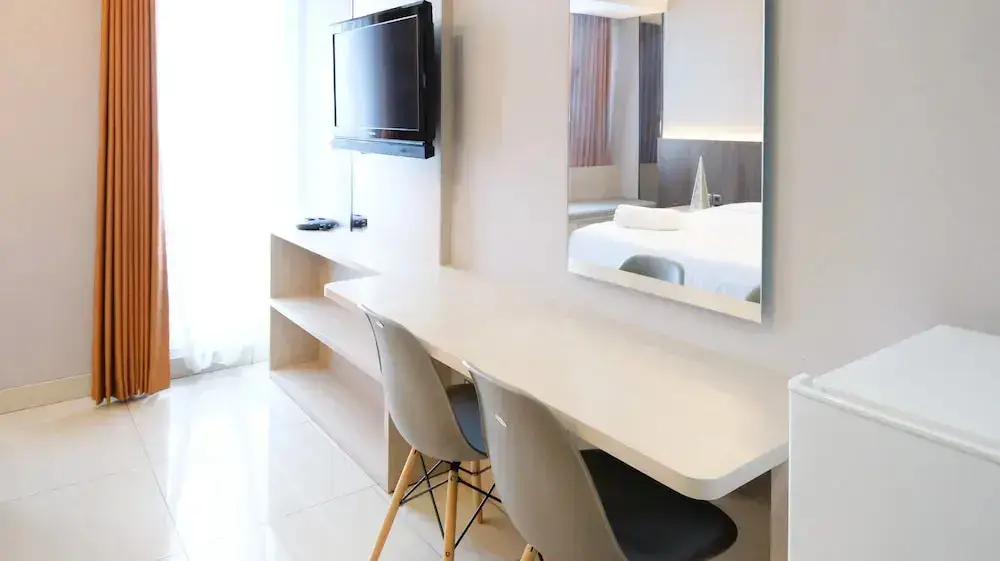 Сурабая: Luxurious Studio With Long Golf View At Grand Sungkono Lagoon Apartment