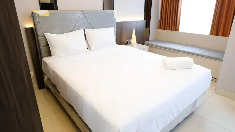 Сурабая: Luxurious Studio With Long Golf View At Grand Sungkono Lagoon Apartment