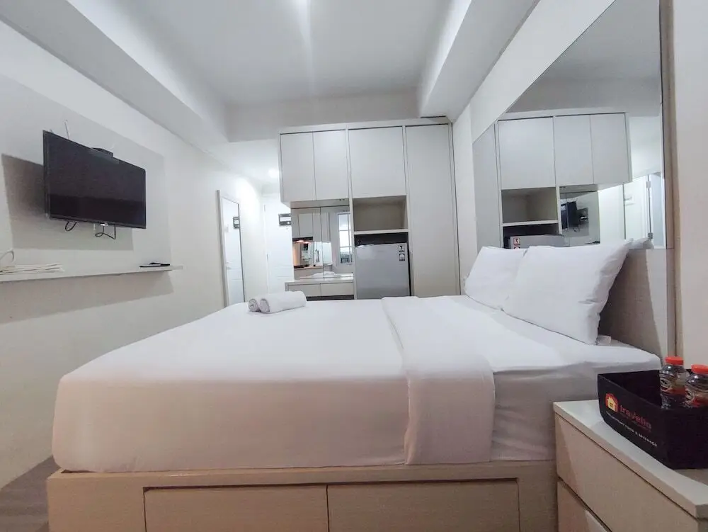 Семаранг: Warm And Cozy Style Studio Room At Paltrow City Apartment