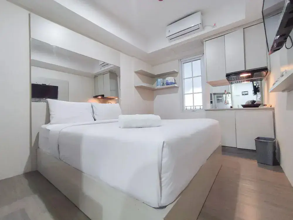 Семаранг: Warm And Cozy Style Studio Room At Paltrow City Apartment