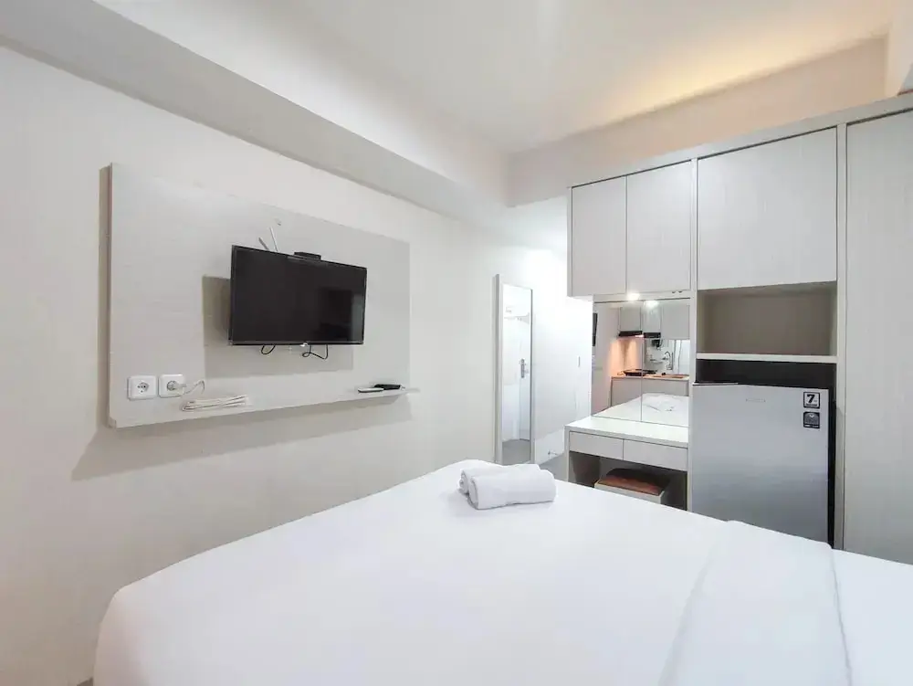 Семаранг: Warm And Cozy Style Studio Room At Paltrow City Apartment