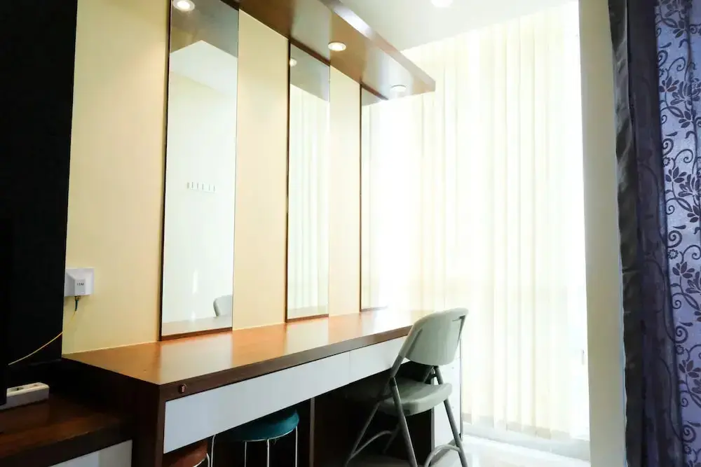 Сурабая: Tidy And Compact Studio At Tamansari Papilio Apartment