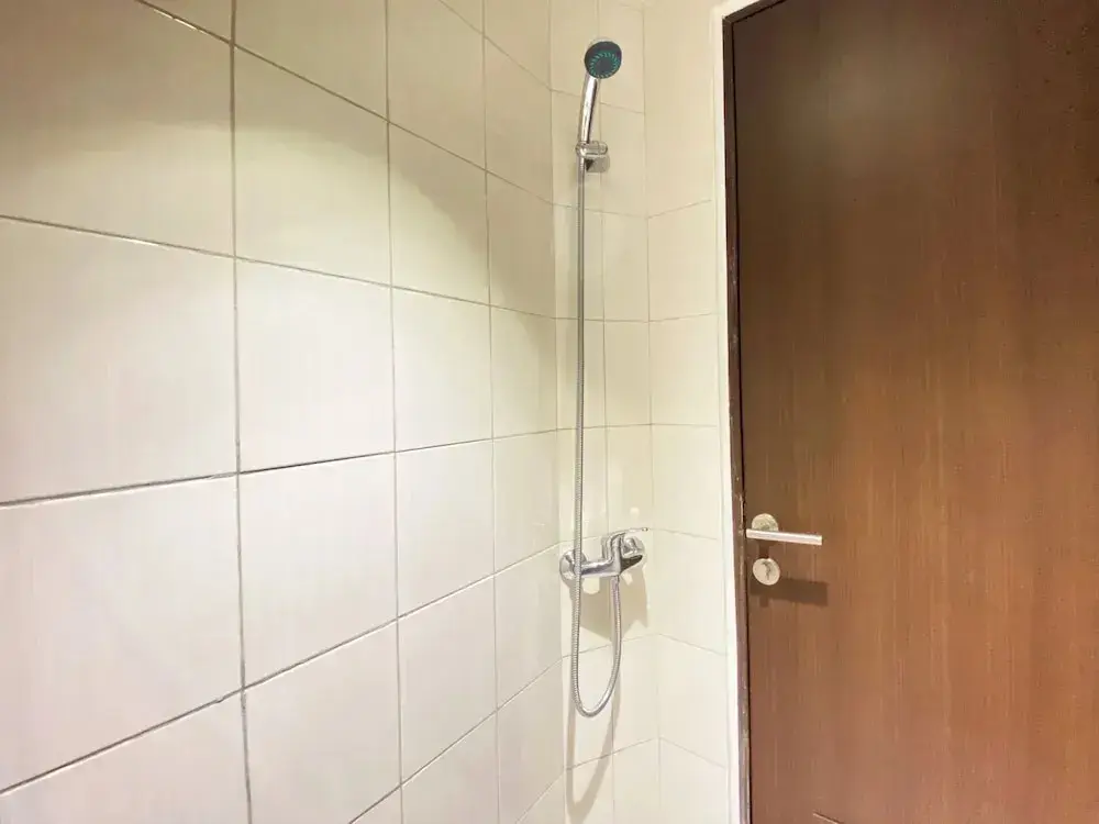 Бандунг: Comfort Studio Room At Mekarwangi Square Cibaduyut Apartment