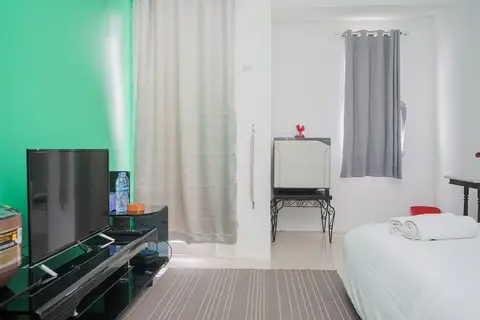 Homey And Simply Look Studio Room At Urbantown Serpong Apartment — фото 1