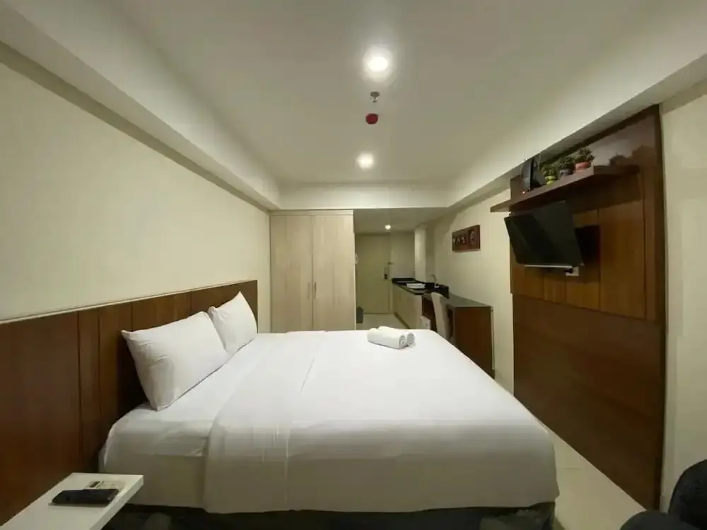 Семаранг: New And Homey Studio Apartment At Warhol (W/R) Residence