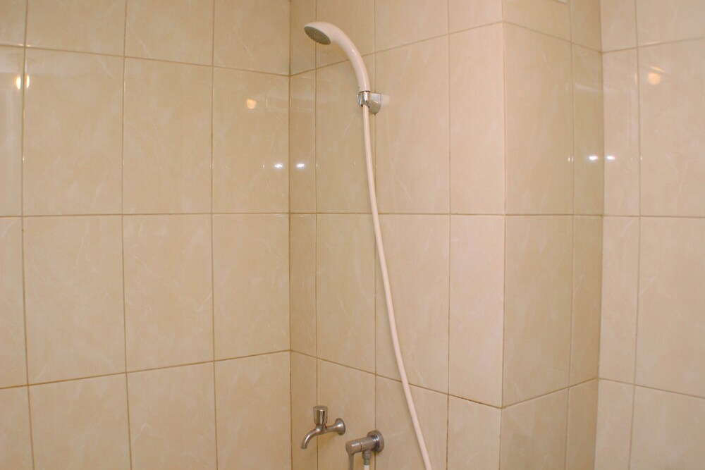 Бекаси: Modern Look And Homey Studio Apartment At Springlake Summarecon Bekasi