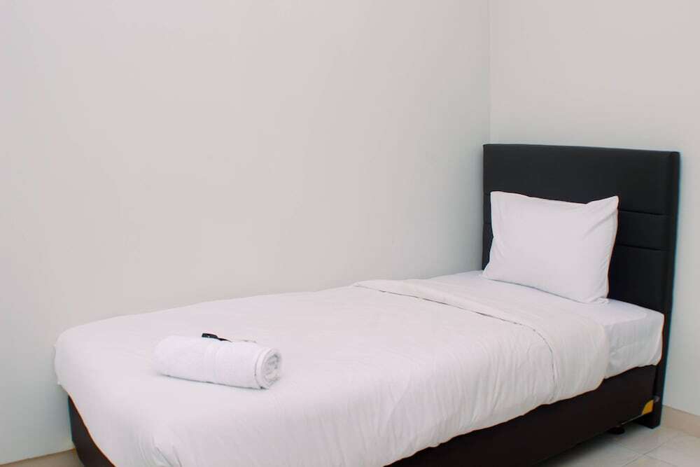 Бекаси: Modern Look And Homey Studio Apartment At Springlake Summarecon Bekasi