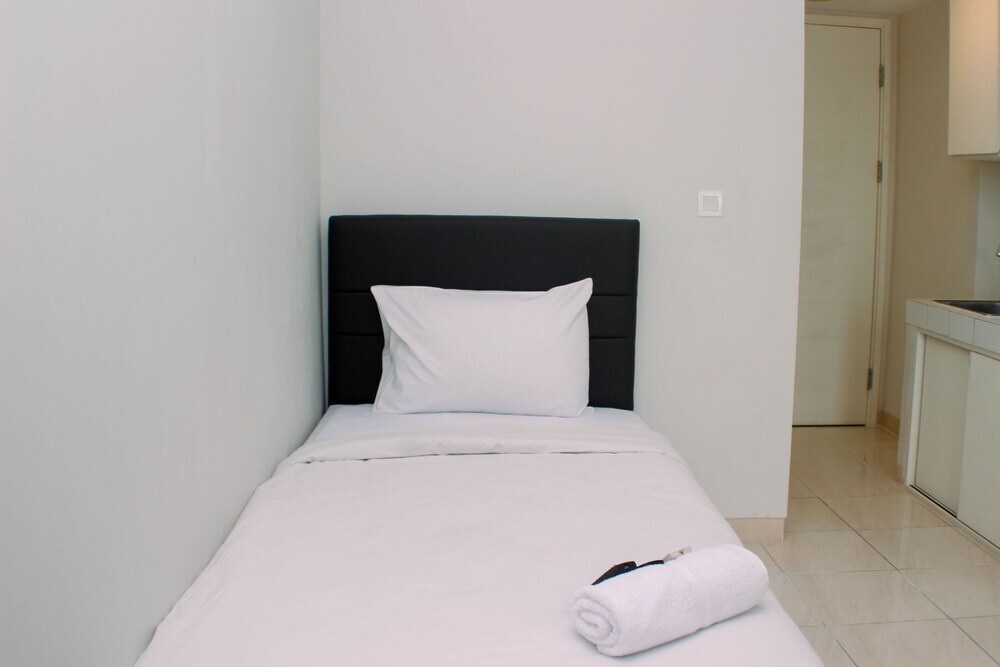 Бекаси: Modern Look And Homey Studio Apartment At Springlake Summarecon Bekasi