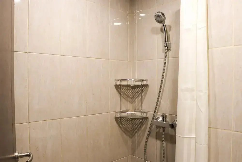 Джакарта: Well Furnished Studio At Citra Living Apartment By Tarvelio