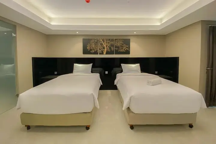 Семаранг: Spacious Combined Studio Apartment At Warhol (W/R) Residence