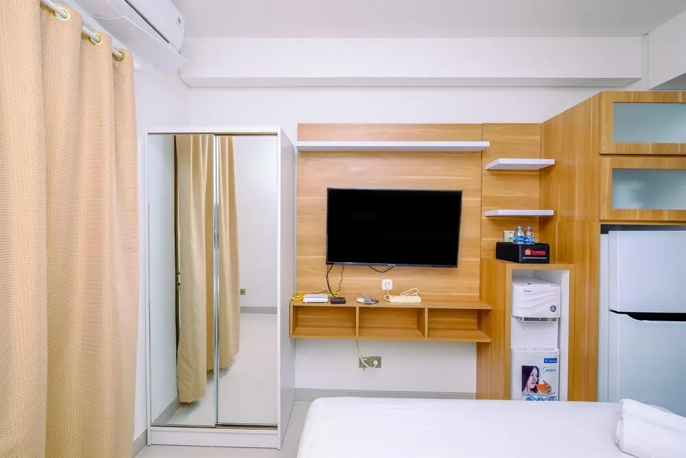 Депок: Minimalist And Comfort Living Studio At Transpark Cibubur Apartment