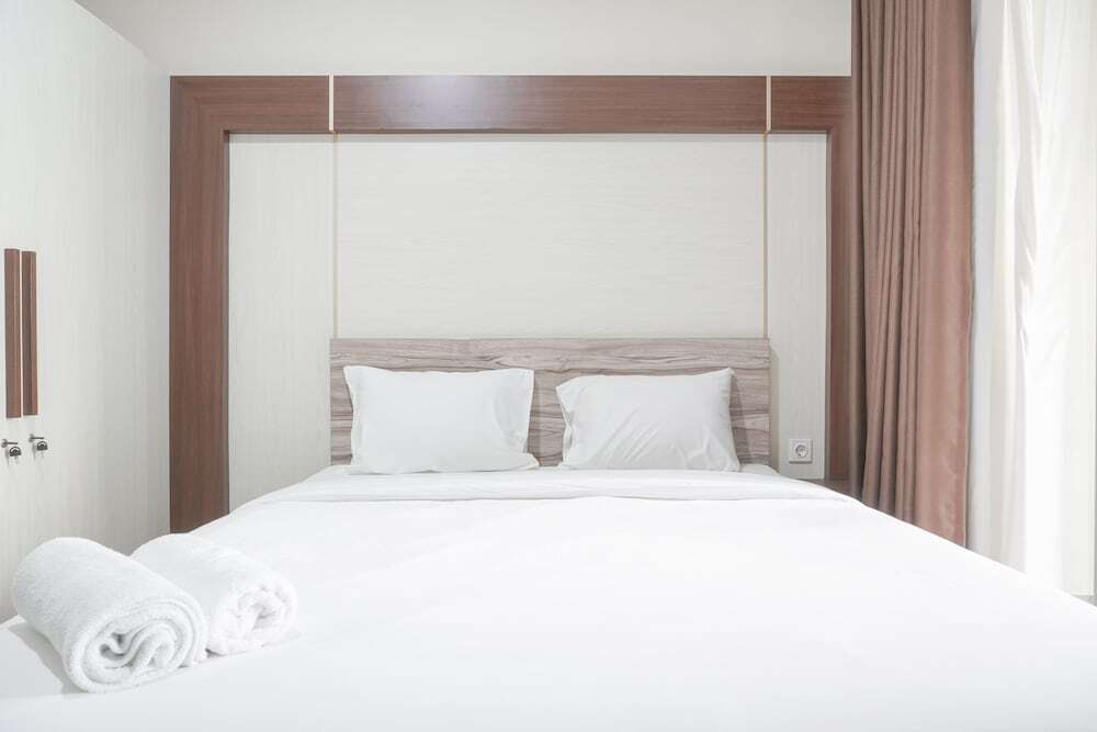 Джакарта: Fancy Designed Studio At Gold Coast Apartment