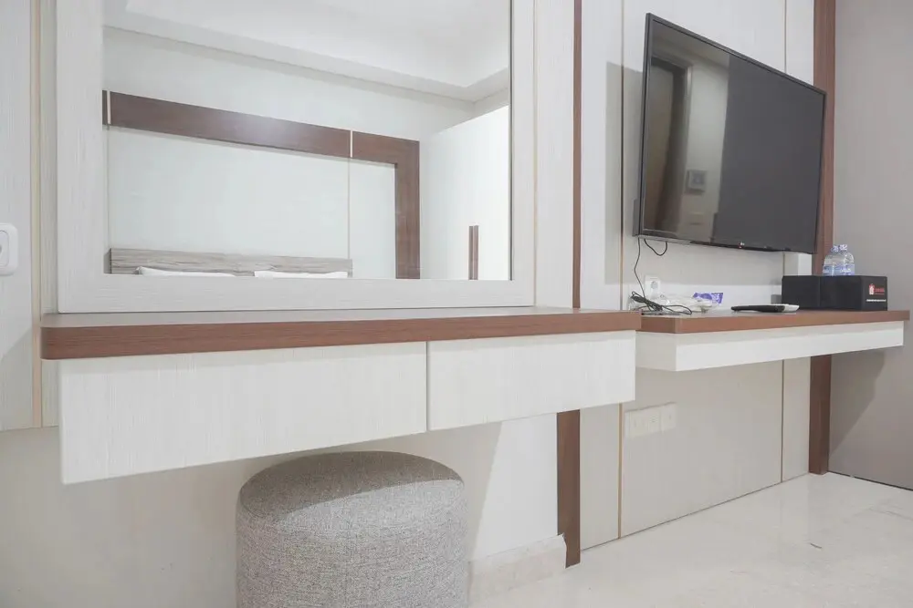 Джакарта: Fancy Designed Studio At Gold Coast Apartment