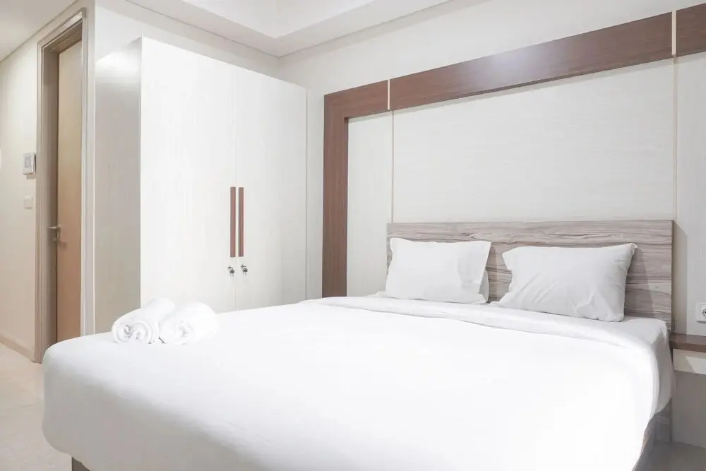 Джакарта: Fancy Designed Studio At Gold Coast Apartment