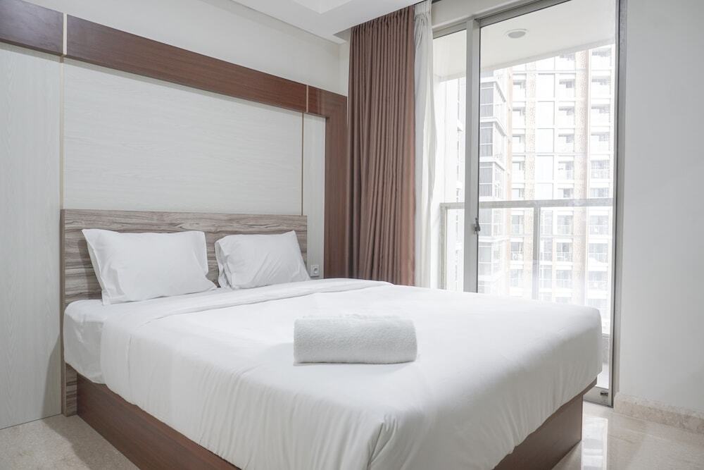 Джакарта: Fancy Designed Studio At Gold Coast Apartment
