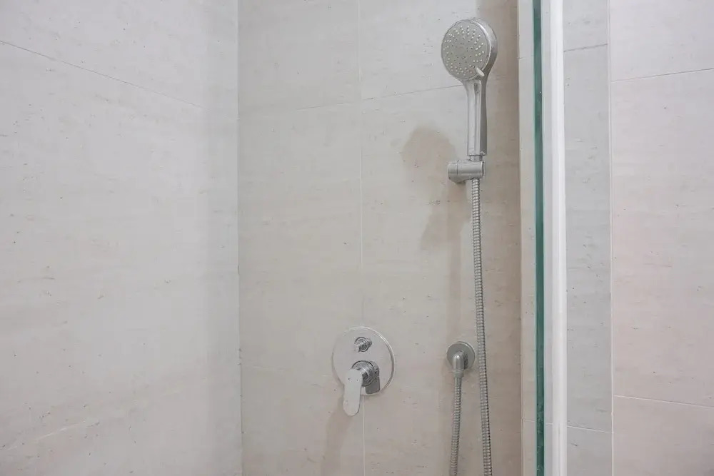 Джакарта: Fancy Designed Studio At Gold Coast Apartment