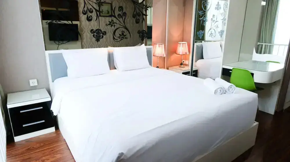 Сурабая: Luxurious 2Br At The Via And The Vue Ciputra World Apartment