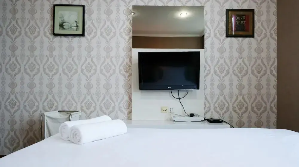 Сурабая: Luxurious 2Br At The Via And The Vue Ciputra World Apartment