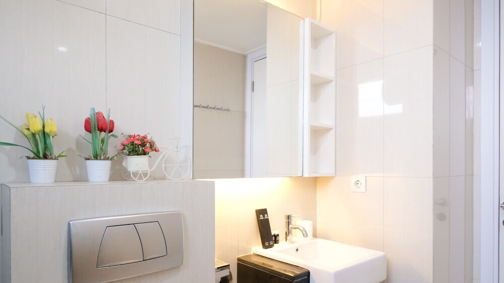 Сурабая: Luxurious 2Br At The Via And The Vue Ciputra World Apartment
