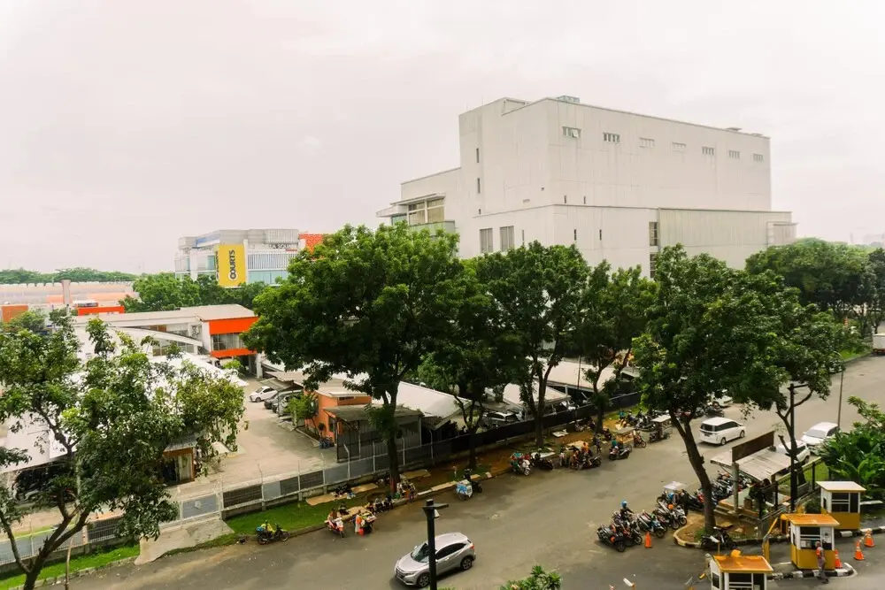 Южный Тангеранг: Minimalist And Warm Studio At Transpark Bintaro Apartment