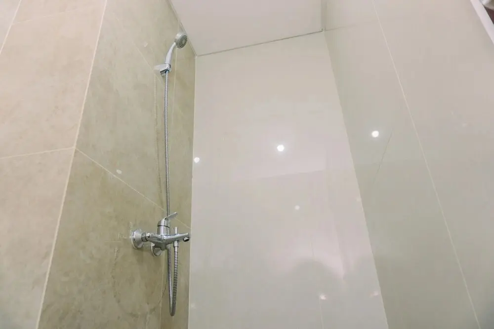 Южный Тангеранг: Minimalist And Warm Studio At Transpark Bintaro Apartment