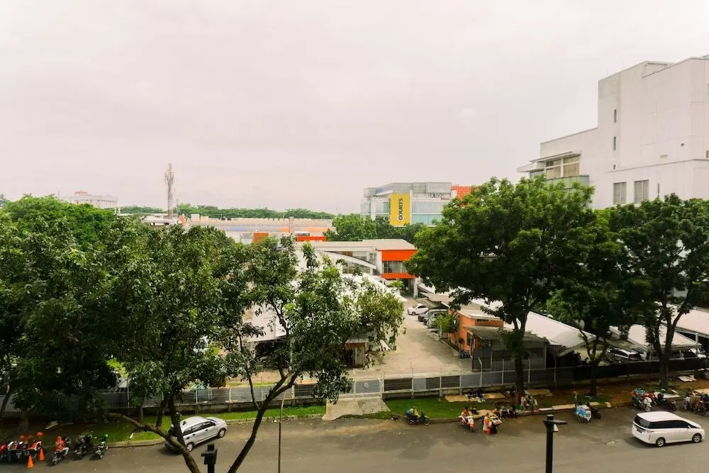 Южный Тангеранг: Minimalist And Warm Studio At Transpark Bintaro Apartment