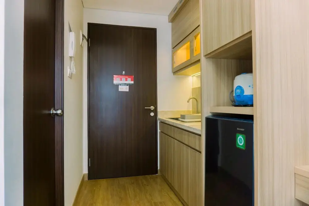 Южный Тангеранг: Minimalist And Warm Studio At Transpark Bintaro Apartment