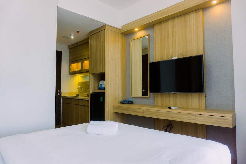 Южный Тангеранг: Minimalist And Warm Studio At Transpark Bintaro Apartment