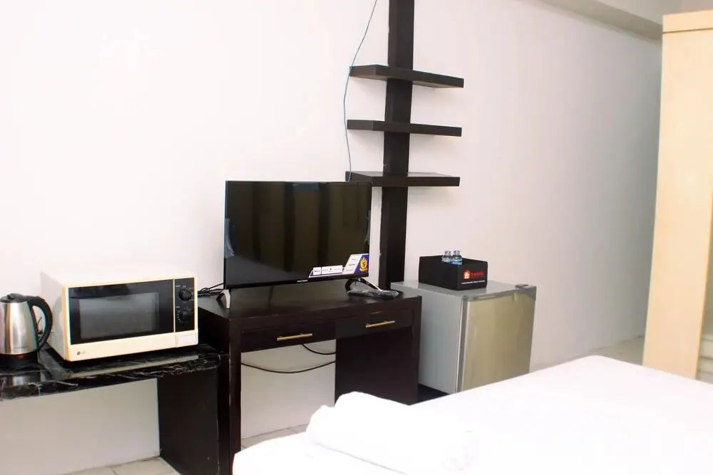 Чикаранг: Cozy Studio (No Kitchen) At Metropark Condominium Jababeka Apartment