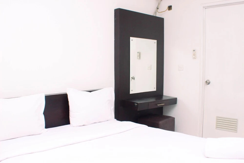 Чикаранг: Cozy Studio (No Kitchen) At Metropark Condominium Jababeka Apartment