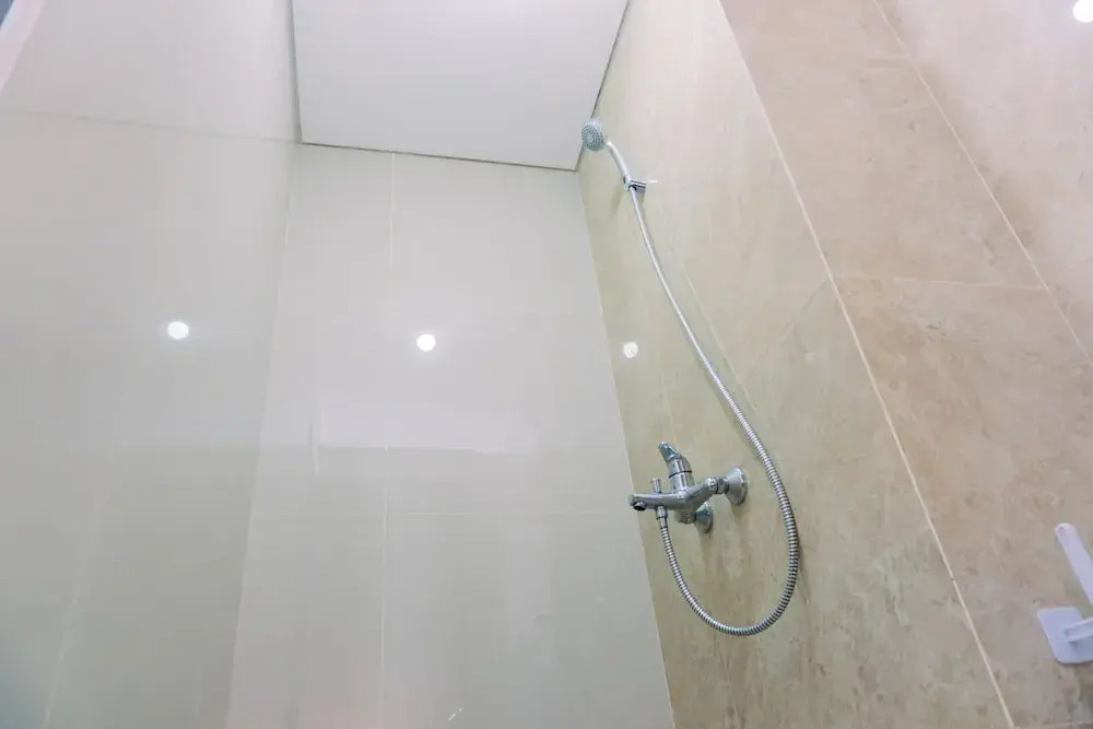 Южный Тангеранг: Restful And Comfortable Studio Transpark Bintaro Apartment