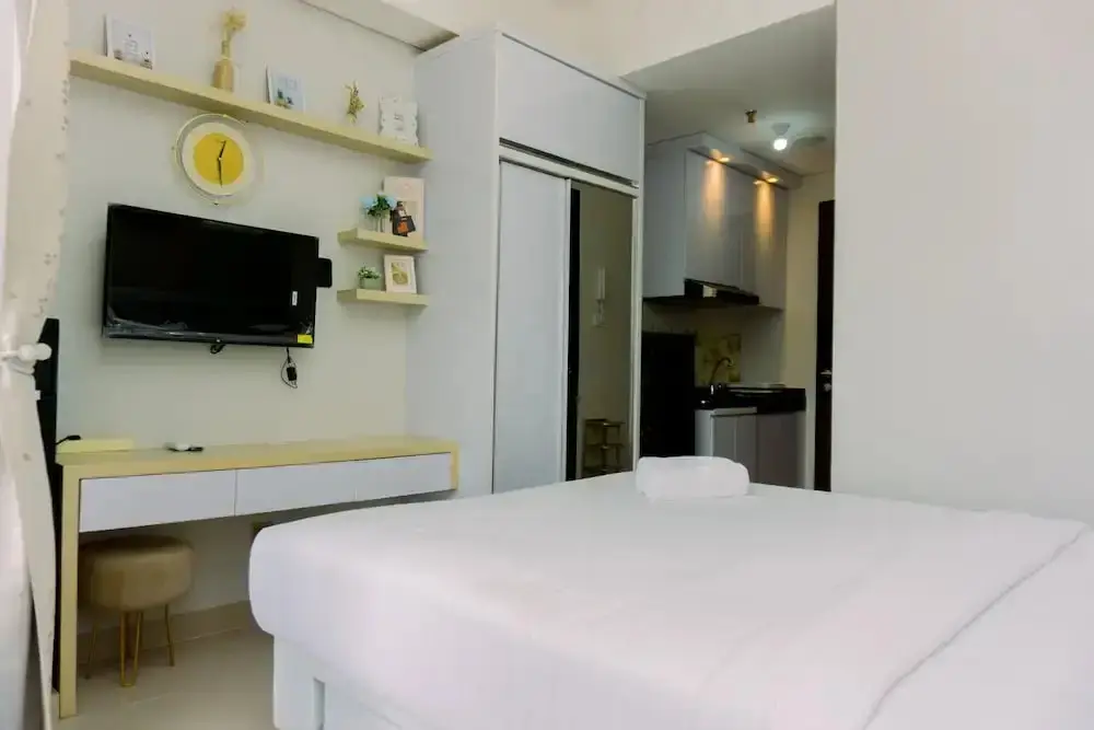 Южный Тангеранг: Restful And Comfortable Studio Transpark Bintaro Apartment