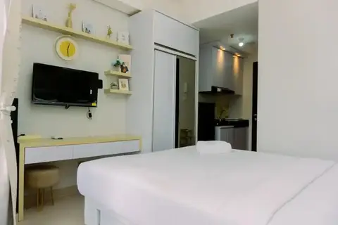 Restful And Comfortable Studio Transpark Bintaro Apartment — фото 1