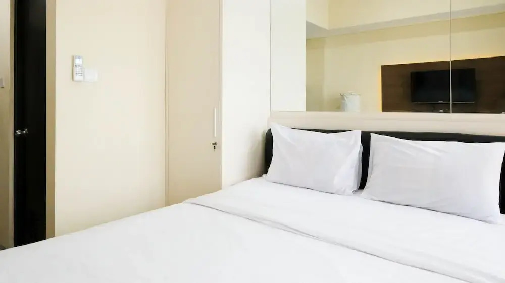 Сурабая: Modern Studio (No Kitchen) At Tamansari Papilio Apartment