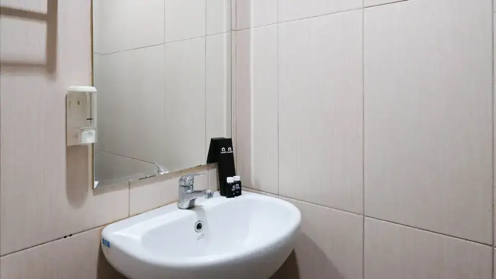 Сурабая: Modern Studio (No Kitchen) At Tamansari Papilio Apartment