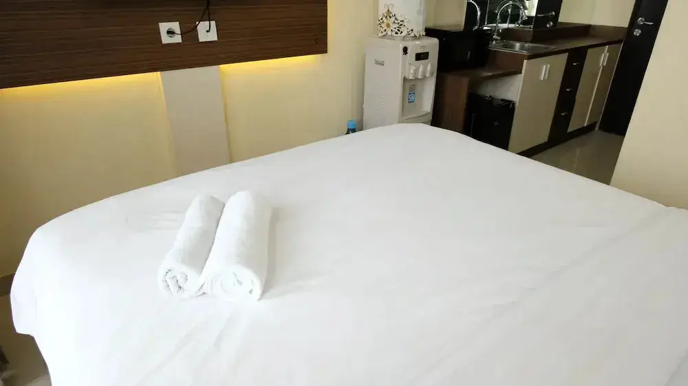 Сурабая: Modern Studio (No Kitchen) At Tamansari Papilio Apartment
