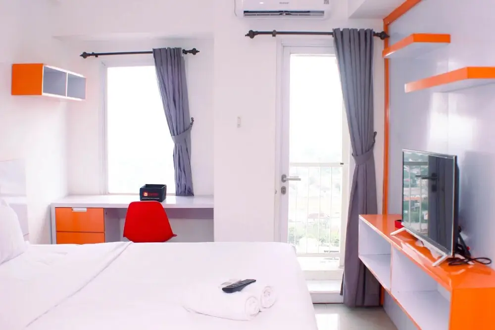 Караванг: Best Deal And Comfy Studio Tamansari Mahogany Apartment