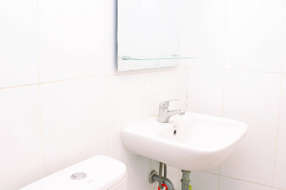 Караванг: Best Deal And Comfy Studio Tamansari Mahogany Apartment