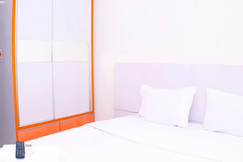 Караванг: Best Deal And Comfy Studio Tamansari Mahogany Apartment