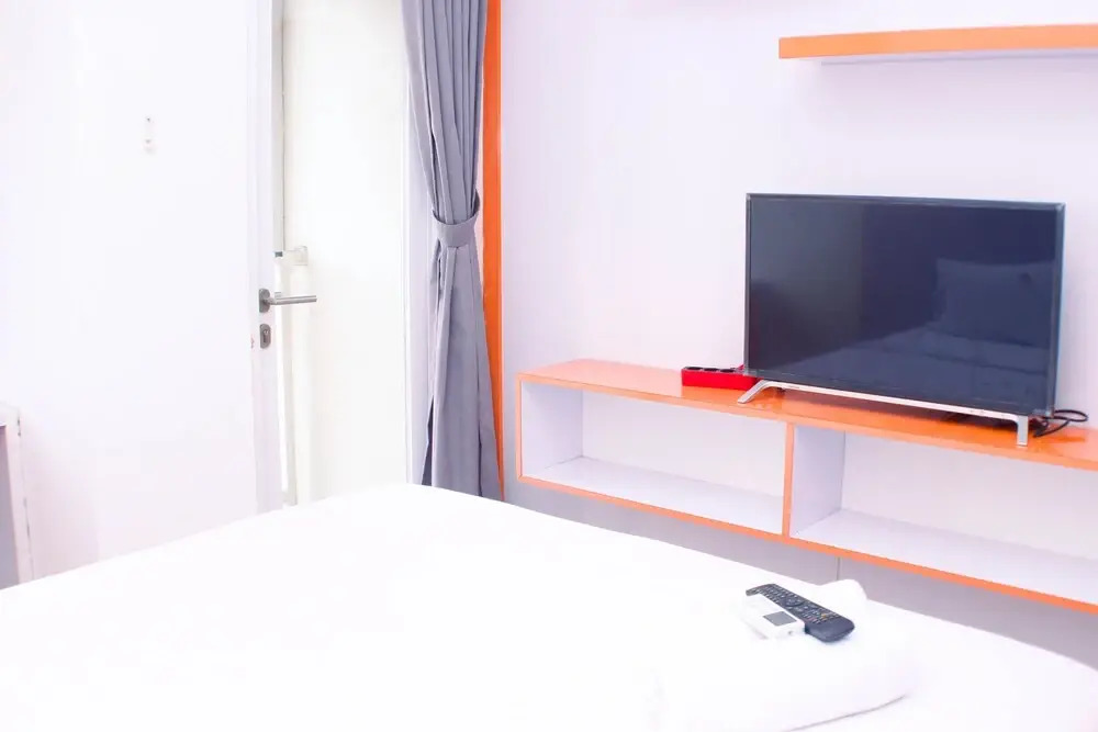 Караванг: Best Deal And Comfy Studio Tamansari Mahogany Apartment