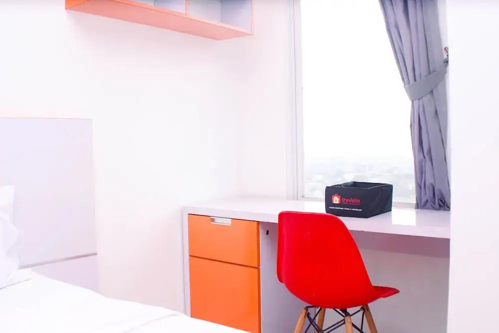 Караванг: Best Deal And Comfy Studio Tamansari Mahogany Apartment