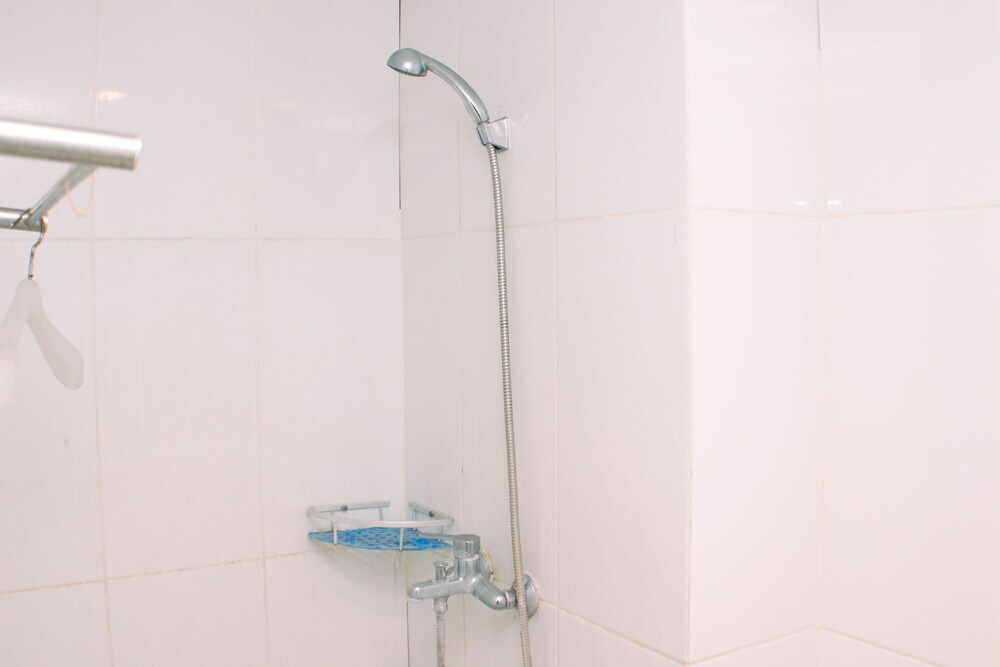 Караванг: Simply Look Studio Room At Tamansari Mahogany Karawang Apartment