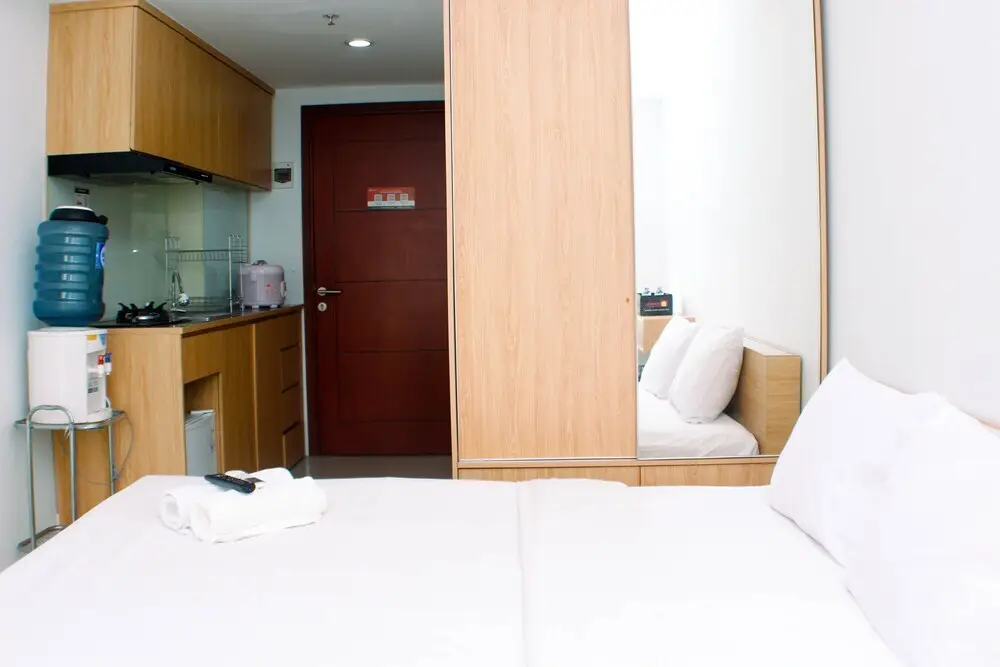 Караванг: Simply Look Studio Room At Tamansari Mahogany Karawang Apartment