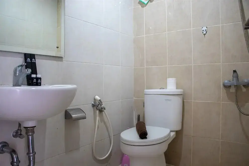 Джакарта: Comfort 2Br At Nifarro Park Apartment