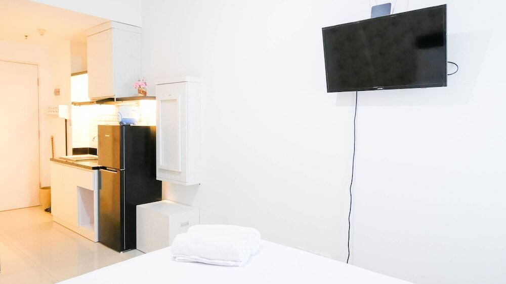 Сурабая: Clean Studio With Connected To Mall At Orchard Supermall Mansion Apartment