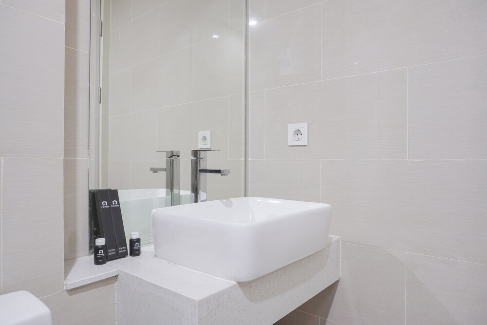Джакарта: Simply Look Studio Room At Daan Mogot City Apartment