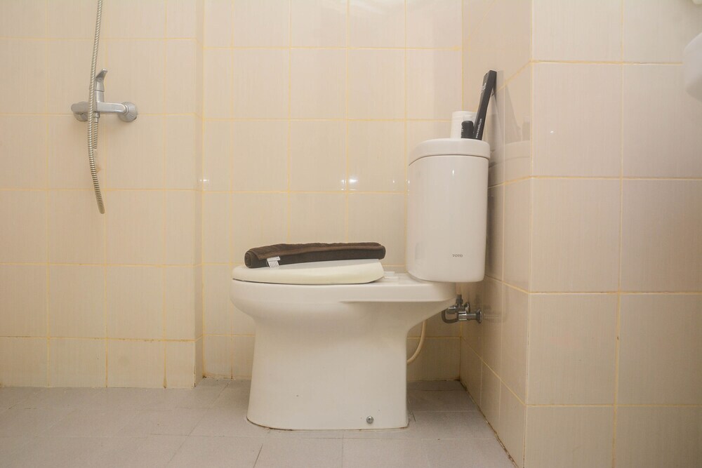 Джакарта: Well Furnished And Comfort Stay Studio At Amethyst Apartment